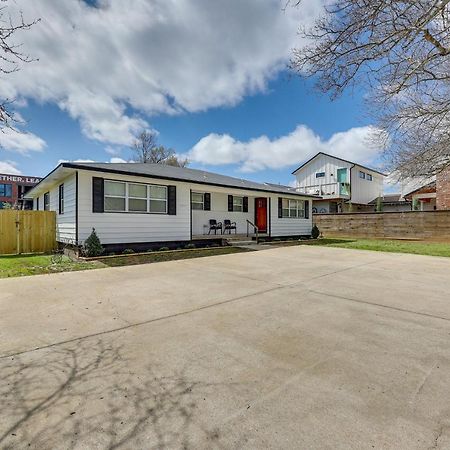 Home Grassy Yard, Walk To Bentonville Square מראה חיצוני תמונה