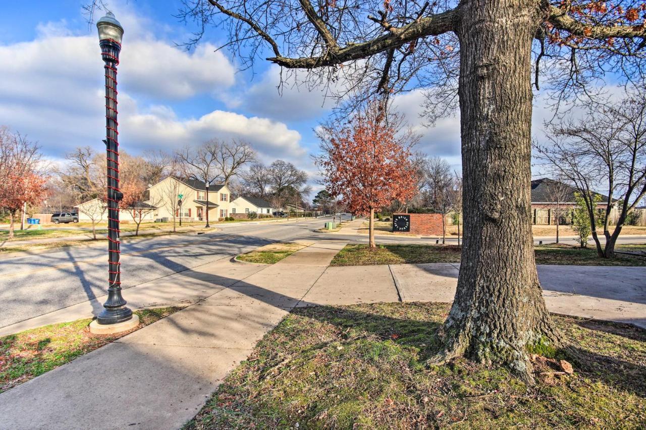 Home Grassy Yard, Walk To Bentonville Square מראה חיצוני תמונה