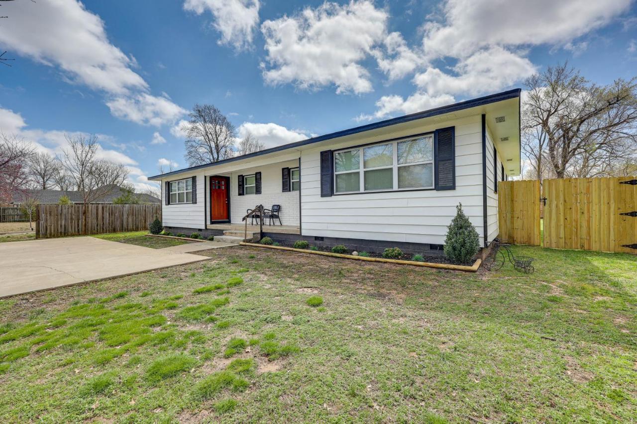 Home Grassy Yard, Walk To Bentonville Square מראה חיצוני תמונה