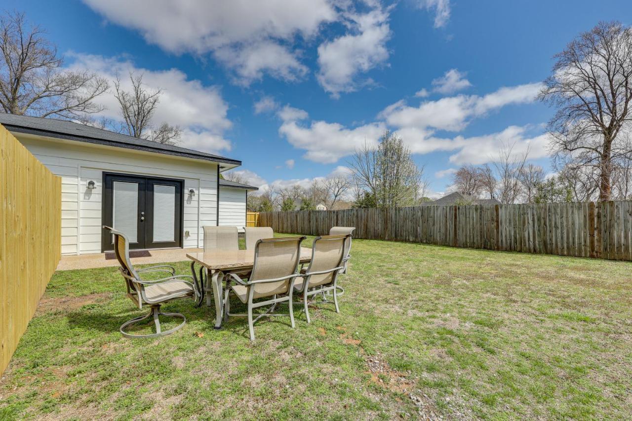 Home Grassy Yard, Walk To Bentonville Square מראה חיצוני תמונה