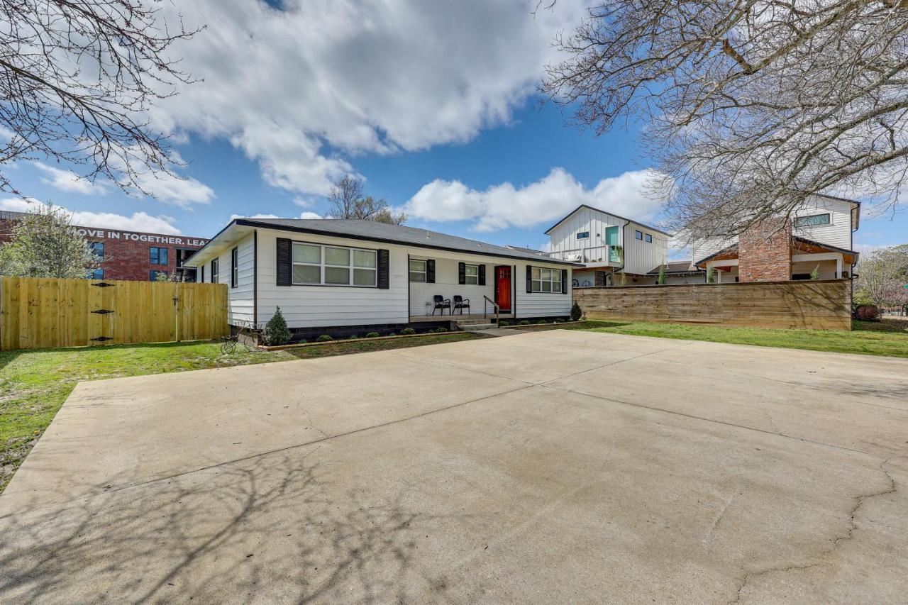 Home Grassy Yard, Walk To Bentonville Square מראה חיצוני תמונה